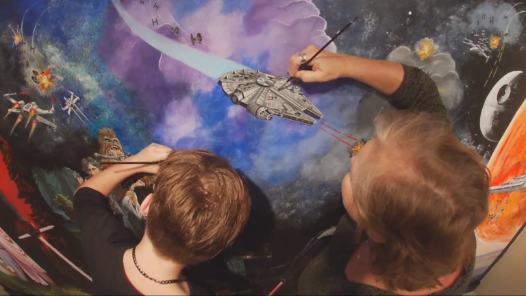 « Cela a rendu mon imagination folle » : une grand-mère de Colombie-Britannique peint une fresque murale Star Wars de 12 pieds avec son petit-fils