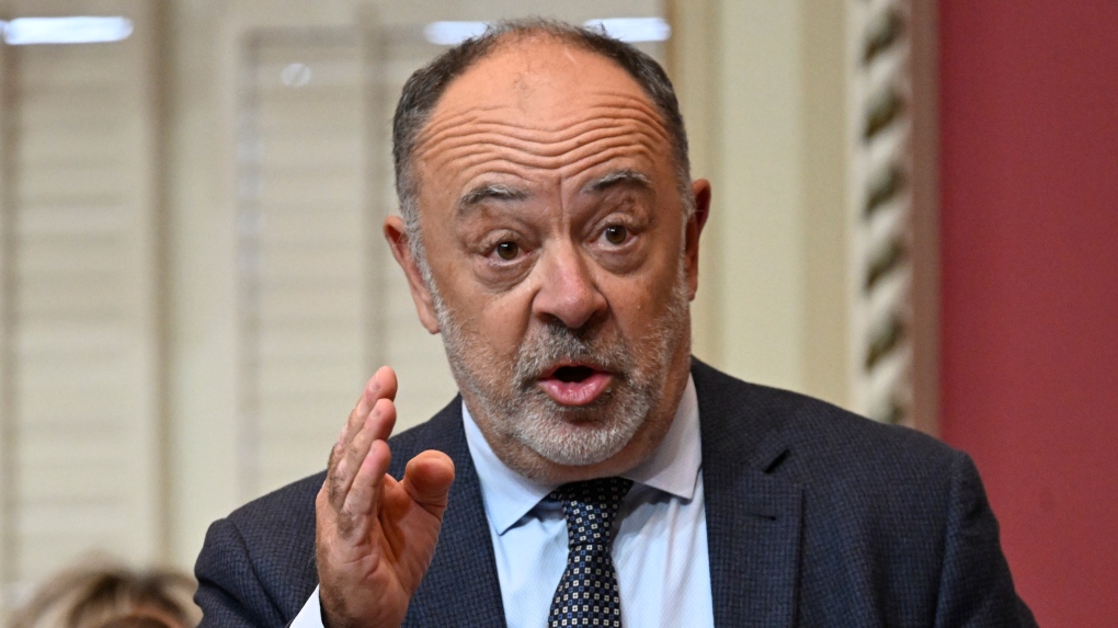 Christian Dubé revient sur sa promesse de « sevrer progressivement » le réseau de la santé du secteur privé