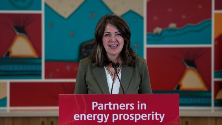 Danielle Smith est « à 1 000 % » favorable à l'exclusion du Mexique de l'accord commercial trilatéral avec les États-Unis et le Canada