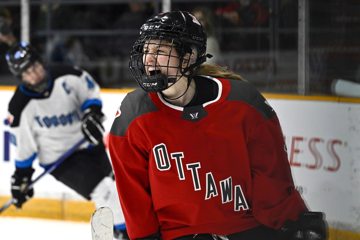 Daryl Watts prêt pour ses débuts avec l'équipe canadienne de hockey féminin dans la série Rivalry