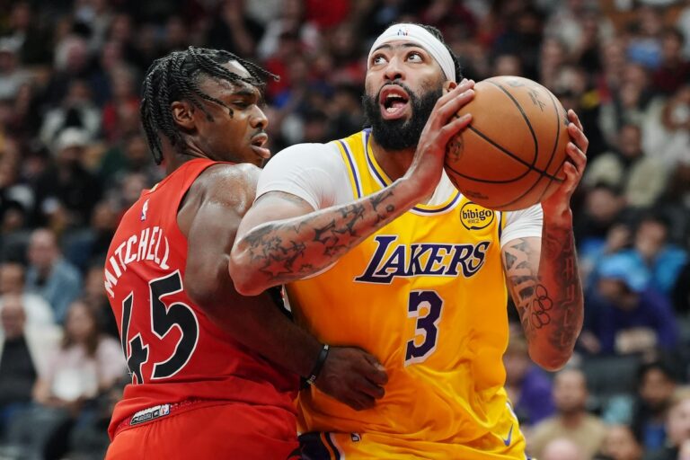Davis et James réalisent des doubles-doubles alors que les Lakers repoussent les Raptors en sous-effectif 131-125