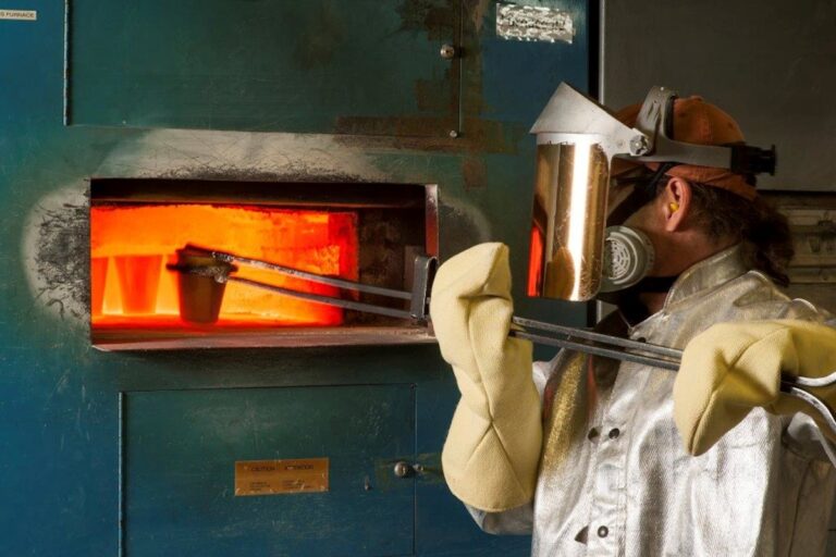 Des problèmes de chantier entravent la production d'or au complexe Fox de McEwen Mining