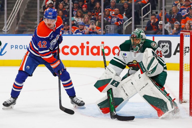 Fleury ignore un incident précoce pour aider Wild à remporter son 1 000e départ en carrière