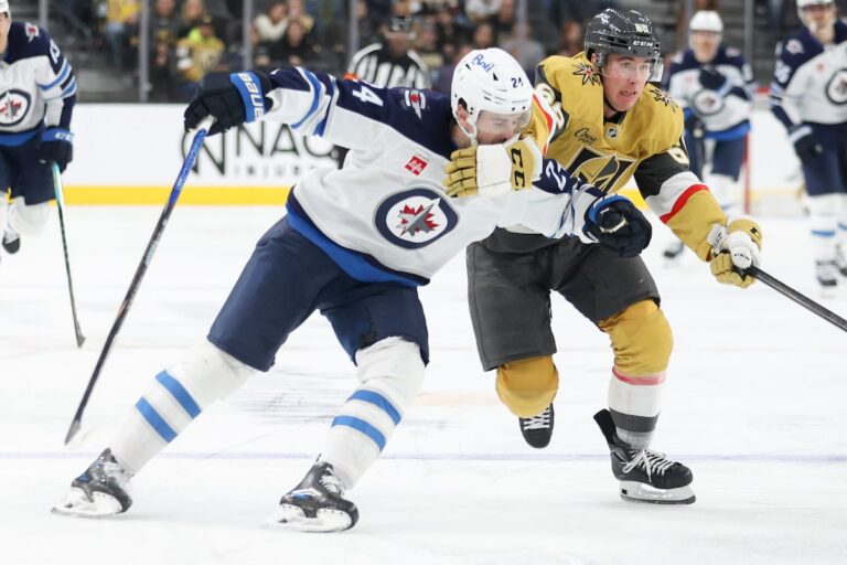 Howden et Barbashev marquent deux fois alors que les Golden Knights battent les Jets, leaders de la LNH, 4-3