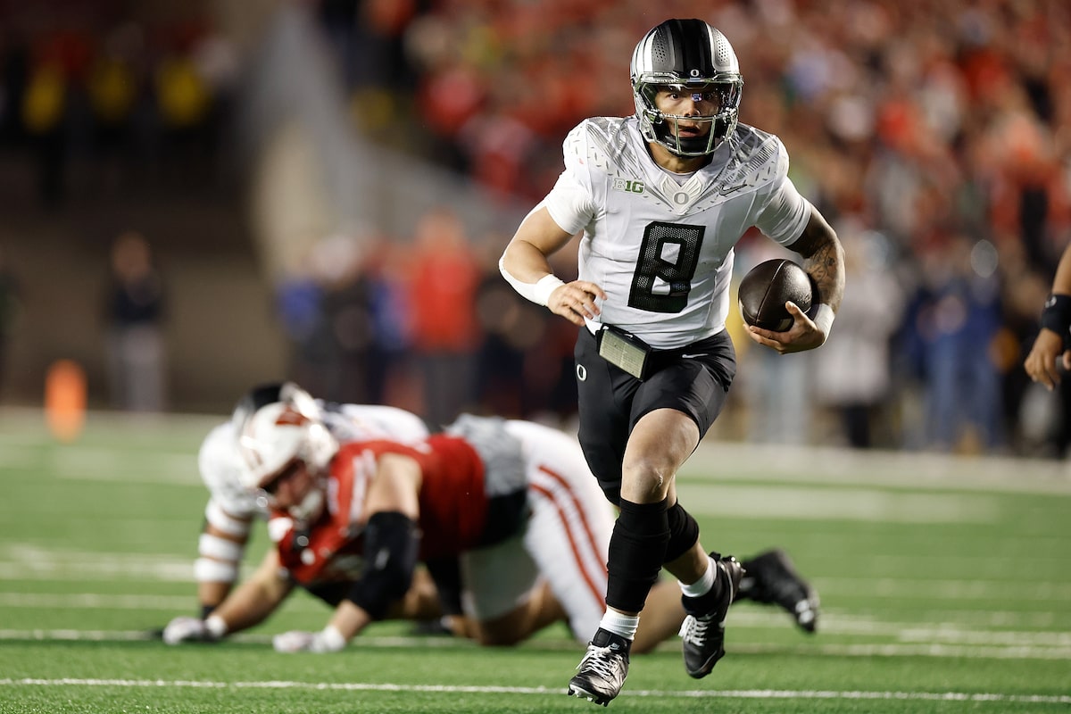 Il s'agit de Boise St, et non de BYU, avec un laissez-passer dans le dernier classement des éliminatoires du football universitaire, avec l'Oregon au premier rang.