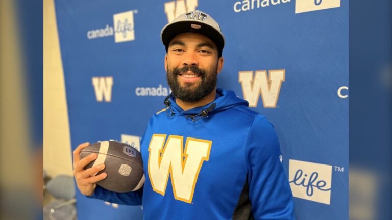 «Je vis mon rêve en ce moment»: Nic Demski, originaire du pays, savoure le football des séries éliminatoires des Blue Bombers de novembre