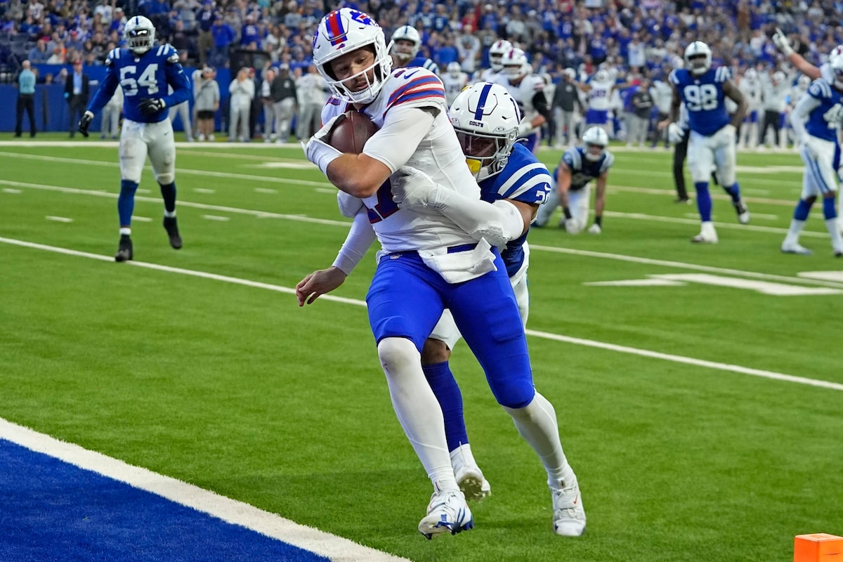 Josh Allen court pour TD et Bills force quatre revirements de Joe Flacco pour remporter une cinquième victoire consécutive