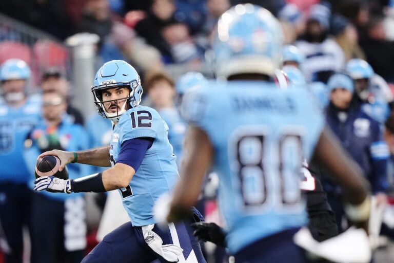 Kelly lance quatre touchés et les Argonauts de Toronto reviennent en finale de l'Est avec une victoire de 58-38 contre les Redblacks d'Ottawa
