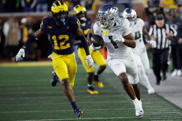 L'Oregon arrive en tête du classement d'ouverture des éliminatoires de football universitaire ; Ohio State, Géorgie deuxième et troisième