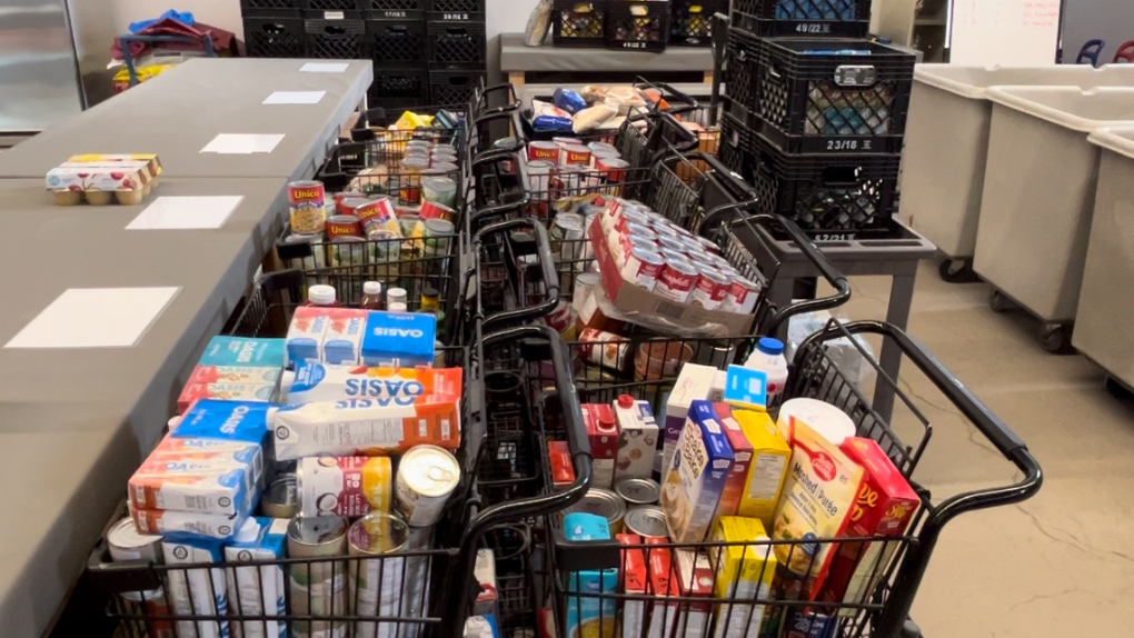 La Mission de l'Ouest-de-l'Île constate encore plus de demande lors de la 2e collecte annuelle de nourriture Porch to Pantry