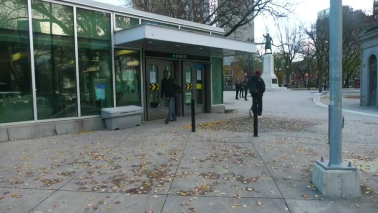 La STM critiquée pour avoir fermé l'entrée du métro et limité l'accès aux personnes sans logement en raison de la pénurie de refuges