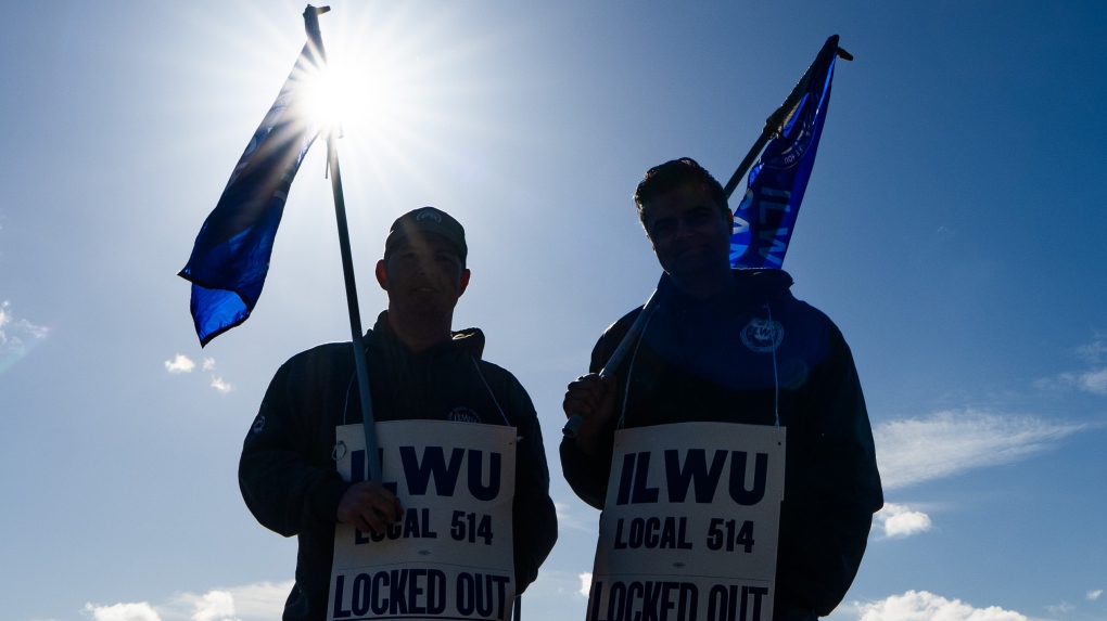 La fermeture de deux ports risque de nuire davantage à l'économie canadienne, selon des groupes d'entreprises