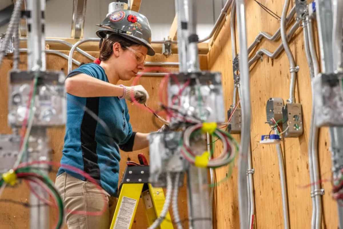 La province fournit 4 millions de dollars pour former des charpentiers et des électriciens à Sudbury
