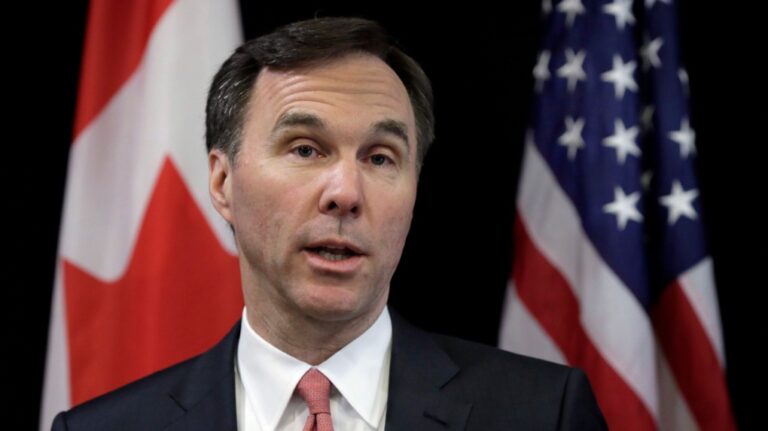 L'ancien ministre des Finances Bill Morneau se demande si c'est le « bon moment » pour plafonner les émissions après la réélection de Trump