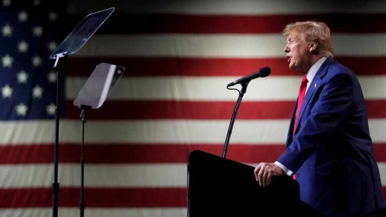 Le Canada devrait-il riposter si Trump met à exécution sa menace de droits de douane de 25 pour cent ?