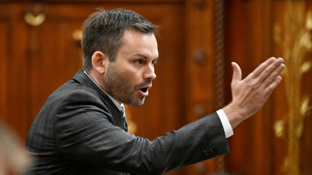 Le PQ est en tête des intentions de vote au Québec alors que la CAQ perd davantage de soutiens (sondage)