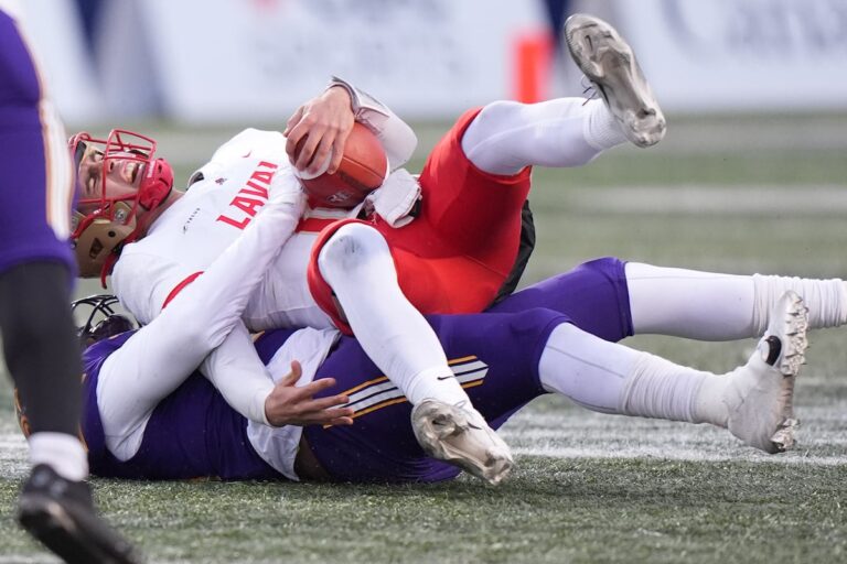 Le Rouge et Or de Laval remporte la Coupe Vanier grâce à une victoire de 22-17 contre les Golden Hawks de Wilfrid Laurier