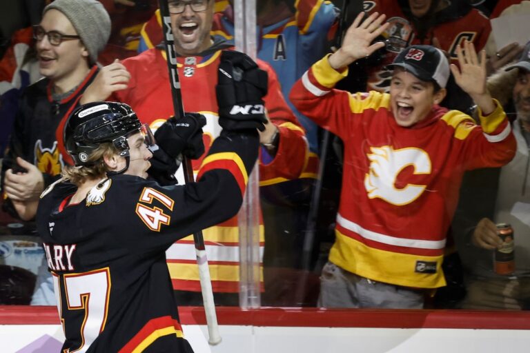 Le but de Zary en troisième période permet aux Flames de remporter une victoire 3-2 contre les Rangers