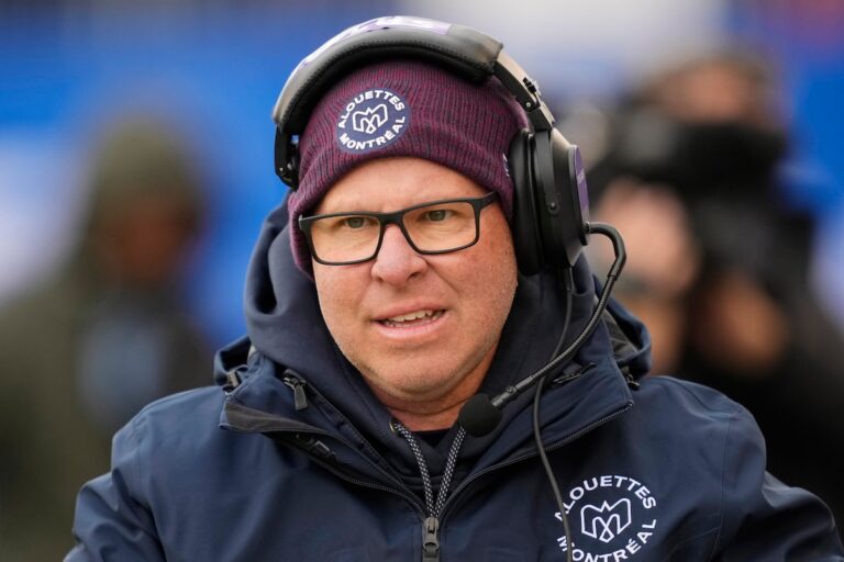 Le directeur général des Alouettes, Danny Maciocia, fait face au dilemme du quart-arrière cette saison morte