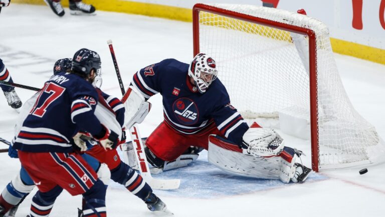 Le gardien des Jets de Winnipeg, Connor Hellebuyck, de retour en forme pour le trophée Vézina