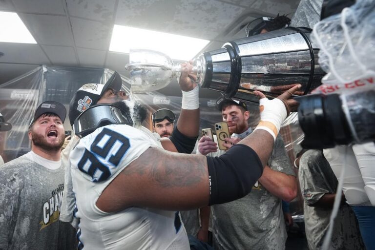 Le joueur de ligne défensive recrue Holley a eu un impact sur la victoire des Argonauts à la Coupe Grey