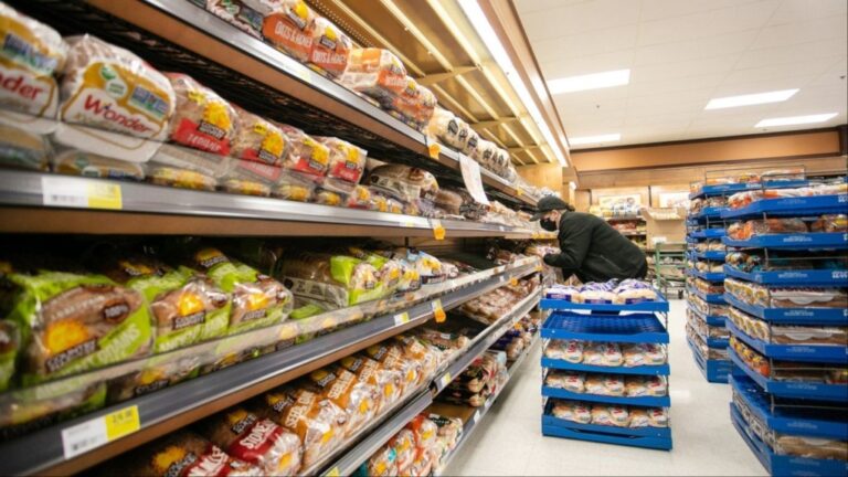 Le propriétaire de Canada Bread poursuit Maple Leaf pour une prétendue fixation des prix du pain