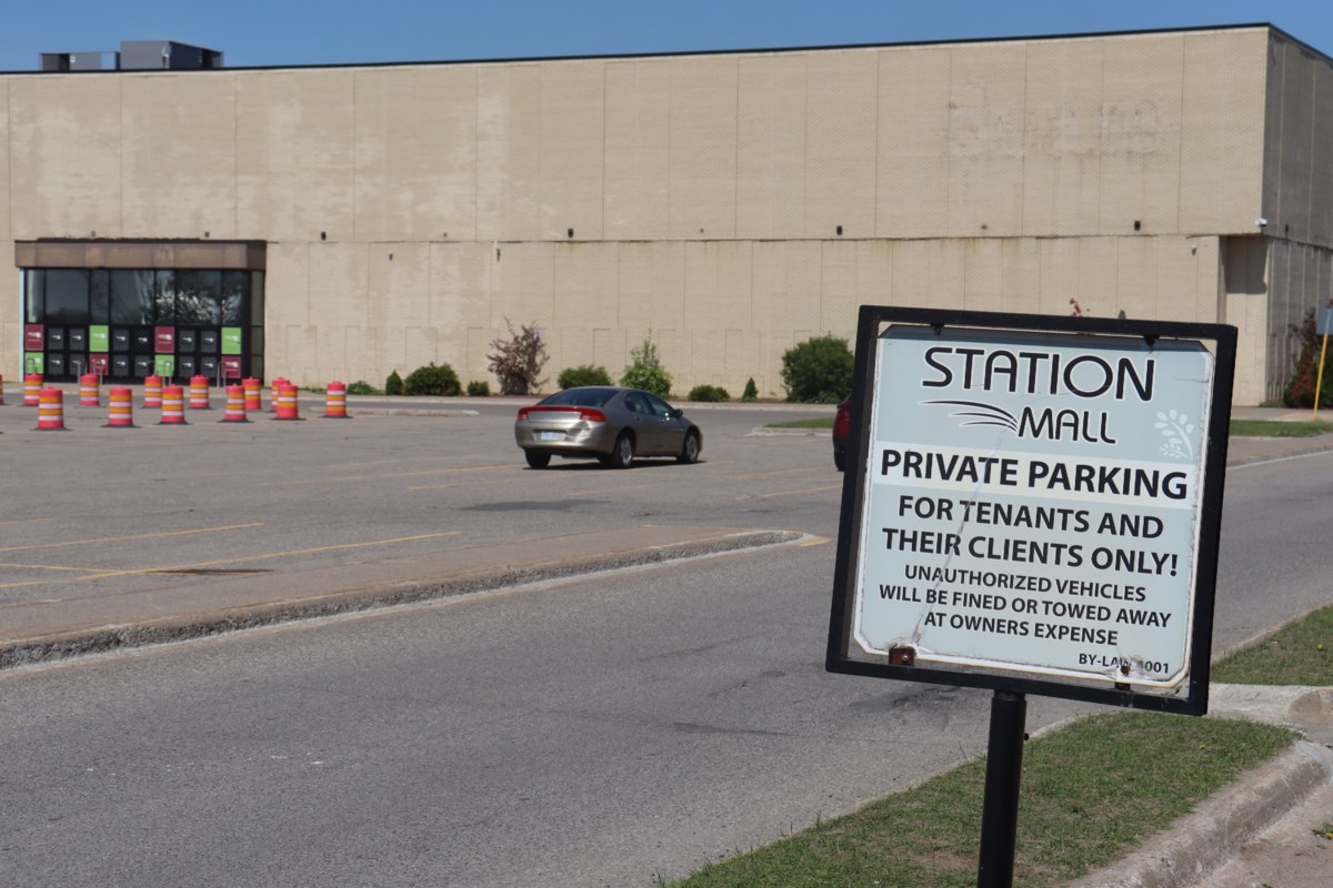 Le propriétaire du centre commercial de Sault fait défaut sur son hypothèque de 18 millions de dollars, déclenchant une bataille judiciaire sur l'avenir de la place