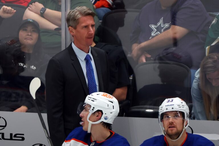 L'entraîneur des Oilers Kris Knoblauch traverse sa première saison complète avec l'équipe après la finale de la Coupe Stanley