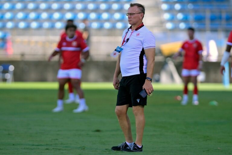L'entraîneur du Canada présente une jeune équipe pour le test de rugby de la Roumanie à Bucarest