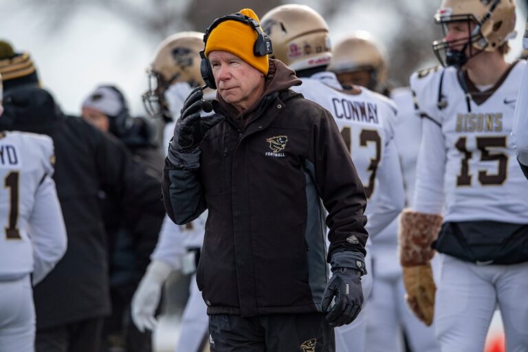 Les Bisons espèrent donner à la carrière de l'entraîneur Brian Dobie un livre d'histoires qui se terminera par un titre de la Coupe Vanier