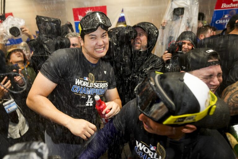 Les Dodgers, champions des World Series, visent des titres consécutifs avec Shohei Ohtani de retour au monticule en 2025