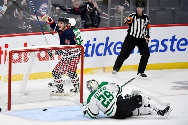Les Jets de Winnipeg battent les Stars de Dallas et entrent dans l'histoire de la LNH pour un début de saison le plus chaud