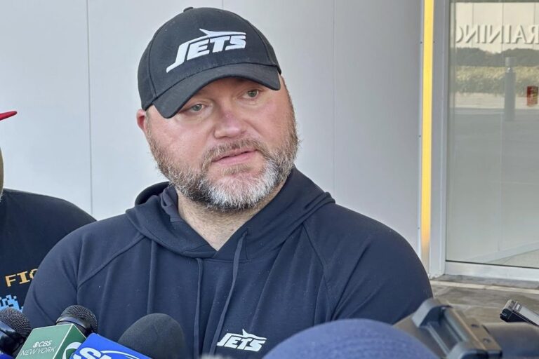 Les Jets licencient le directeur général Joe Douglas au milieu d'une saison décevante, selon une source