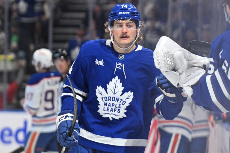 Les Leafs ont envoyé aux Oilers un message lors d'un match de hockey (canadien) qui comptait presque