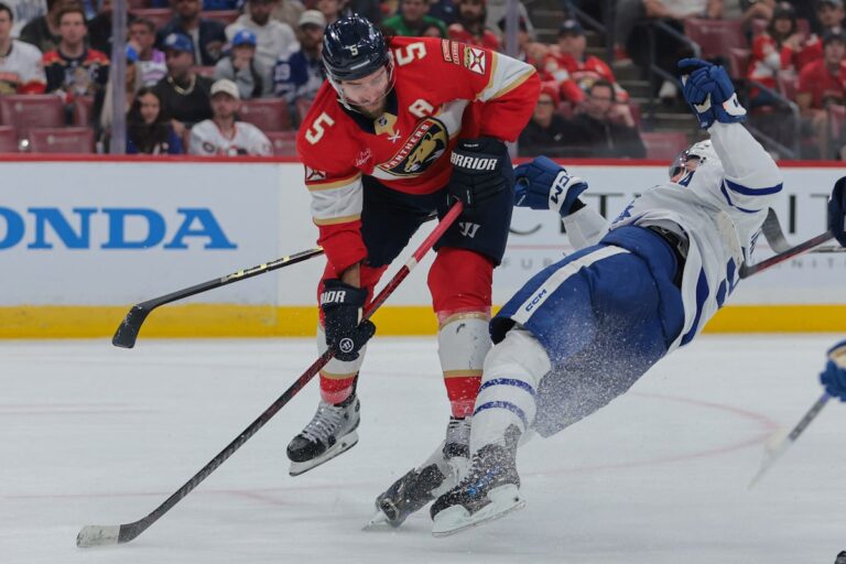 Les Panthers remportent une deuxième victoire au cours des huit derniers matchs et battent les Maple Leafs 5-1