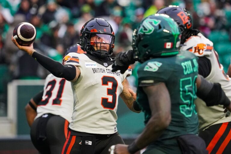 Les Stampeders acquièrent le quart Vernon Adams Jr. dans le cadre d'un échange avec les Lions