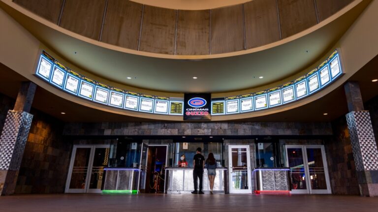 Les cinémas Guzzo ferment le théâtre de l'Ouest-de-l'Île en raison de difficultés financières majeures