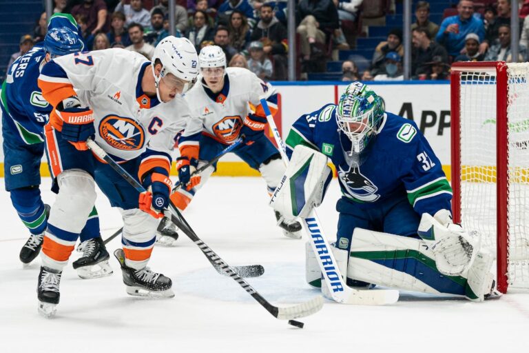 Les malheurs des Canucks à domicile se poursuivent avec une défaite de 5-2 contre les Islanders