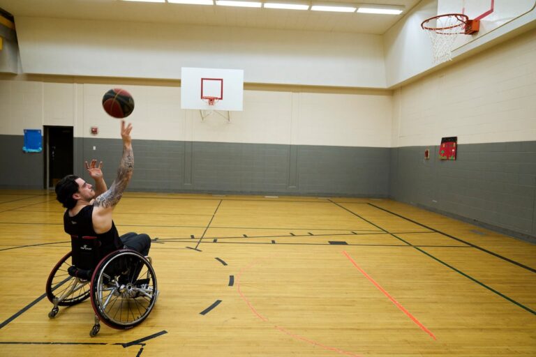 Les rêves de basket-ball de l'ancien Humboldt Bronco Ryan Straschnitzki seront capturés dans un documentaire