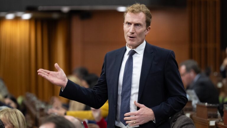 Marc Miller proposera davantage de changements au système d'immigration et d'asile