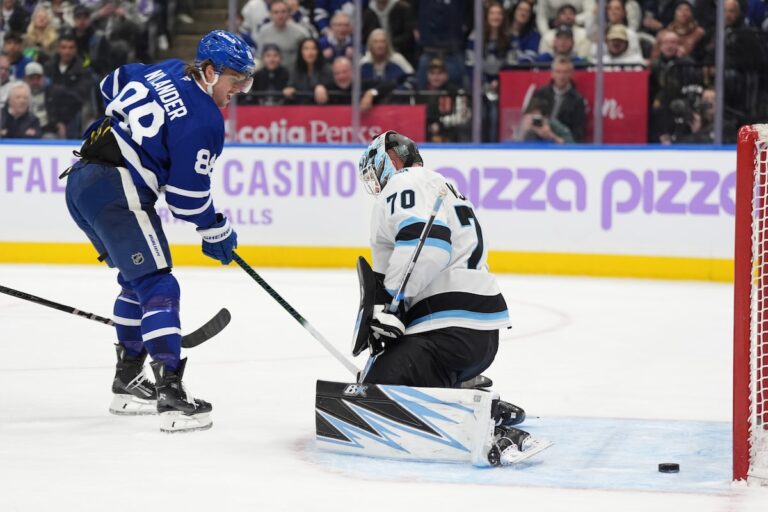 Mitch Marner marque deux fois alors que les Maple Leafs battent l'Utah 3-2