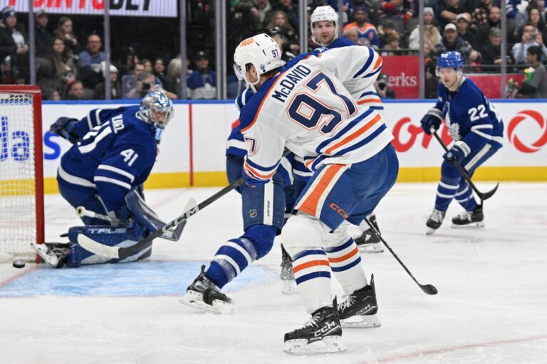 Mitch Marner marque en prolongation alors que les Maple Leafs battent les Oilers 4-3