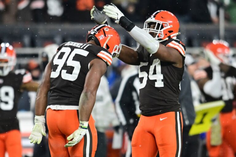 Myles Garrett des Browns obtient trois sacs dans la victoire et envoie un message aux Steelers et à TJ Watt : "Je suis le gars"