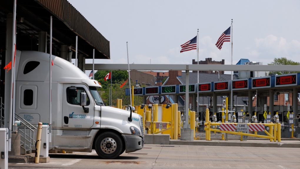 « Nous ferions probablement faillite » : les propriétaires d'entreprises canadiennes tirent la sonnette d'alarme sur les tarifs douaniers imposés par Trump