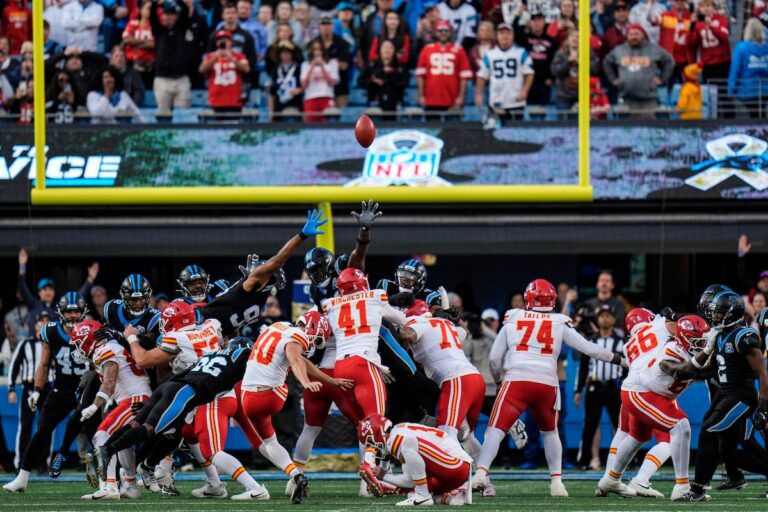 Patrick Mahomes et KC gagnent à nouveau au buzzer, devançant les Panthers 30-27 grâce au panier de Spencer Shrader