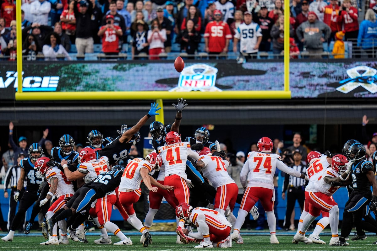 Patrick Mahomes et KC gagnent à nouveau au buzzer, devançant les Panthers 30-27 grâce au panier de Spencer Shrader