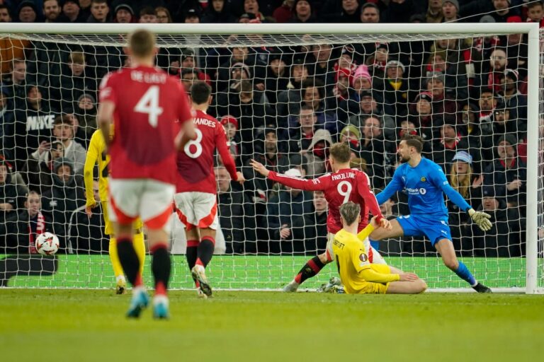 Rasmus Hojlund marque deux buts pour Man United et offre à Amorim ses débuts gagnants à domicile en Ligue Europa