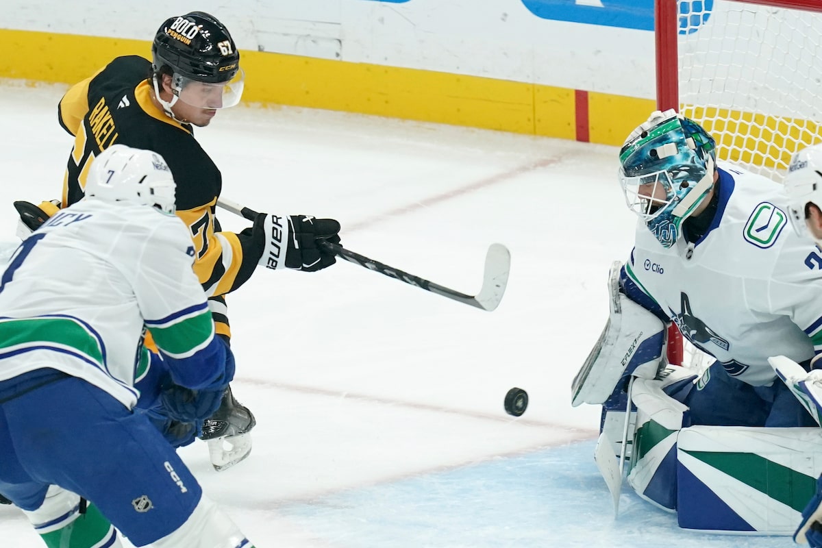 Rust aide les Penguins à battre les Canucks 5-4 pour mettre fin à un dérapage de trois matchs