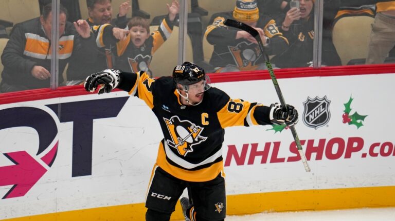 Sidney Crosby des Penguins de Pittsburgh marque son 600e but dans la LNH