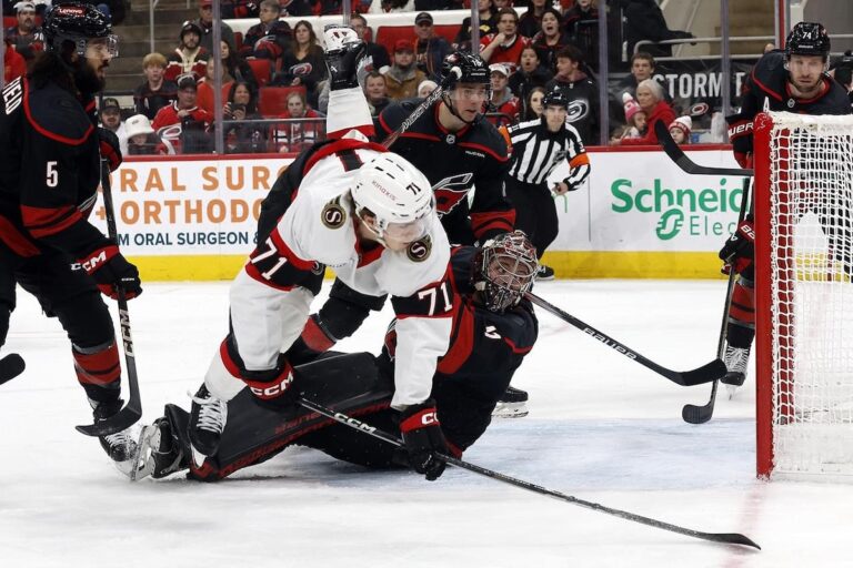 Spencer Martin enregistre son premier blanchissage en carrière et les Hurricanes battent les Sénateurs 4-0